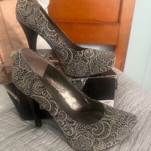 Carlos Santana Privilege Platform Heels - Cream Lace Size 9